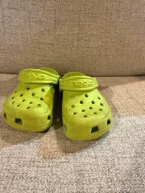 CROCS Kids' Classic Clog in Bright Lime